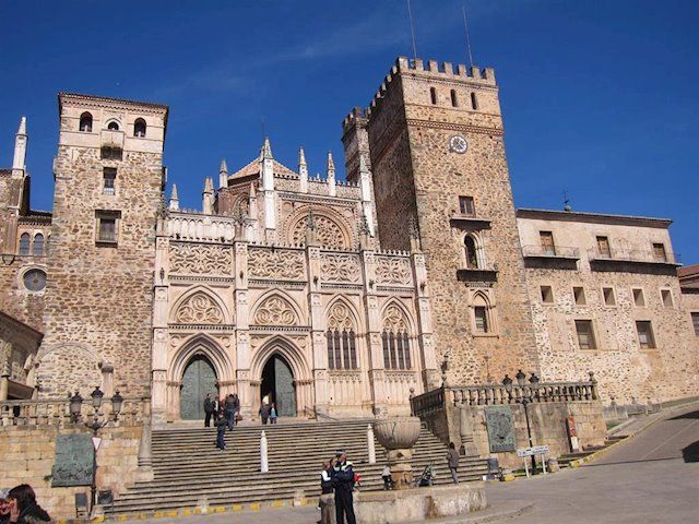 El nuevo arzobispo de Toledo 'facilitará' que Guadalupe y su Monasterio pasen a depender de una diócesis extremeña