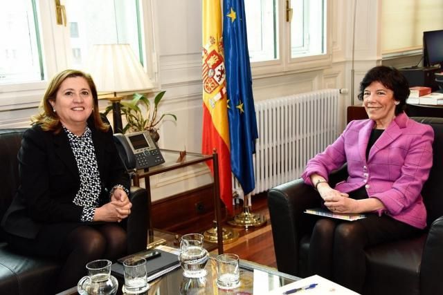 Reunión de la consejera de Educación, Cultura y Deportes, Rosa Ana Rodríguez, con la ministra de Educación, Isabel Celaá. - JCCM