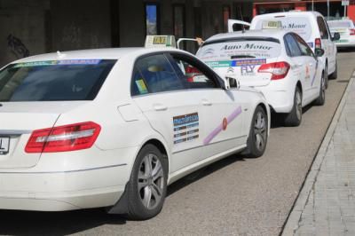 CORONAVIRUS | Taxistas de Toledo y Talavera ofrecen sus vehículos a la Junta como transporte sanitario