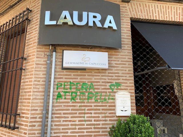 ACTUALIDAD | 'Pepera atropellada', la pintada en la fachada de una tienda de una concejala del PP de Fuensalida