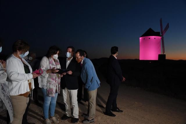 Inauguración de la iluminación de los molinos de Herencia - JCCM