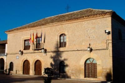 COVID-19 | Confinados varios jóvenes en un pueblo de CLM tras dar positivo un amigo de Madrid