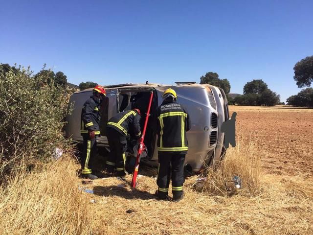 ÚLTIMA HORA | Una mujer herida tras volcar su vehículo