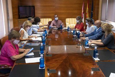 COVID-19 | La consejera de Educación comparecerá en las Cortes para informar sobre la vuelta al cole