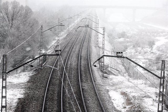 TREN | La nieve también provoca la suspensión y retrasos de trayectos