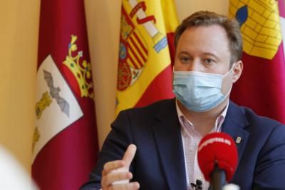 POLÉMICA | El alcalde de Albacete contrató irregularmente con su propia empresa ocultando ser accionista, según El Mundo