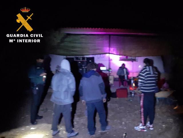 Fiesta en una casa de campo en Almansa - GUARDIA CIVIL