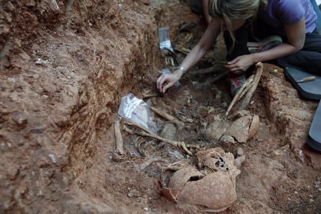 Excavación en Abénojar. Imagen de archivo. - ARMH/EUROPA PRESS