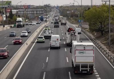 Pillan a dos menores tirando piedras a los en la autovía