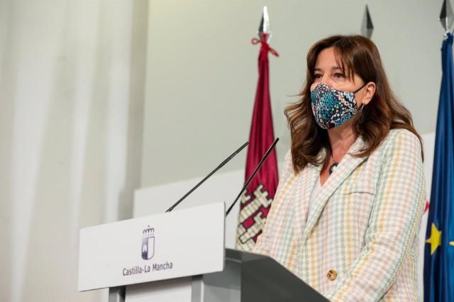 La portavoz del Gobierno de Castilla-La Mancha, Blanca Fernández, en rueda de prensa