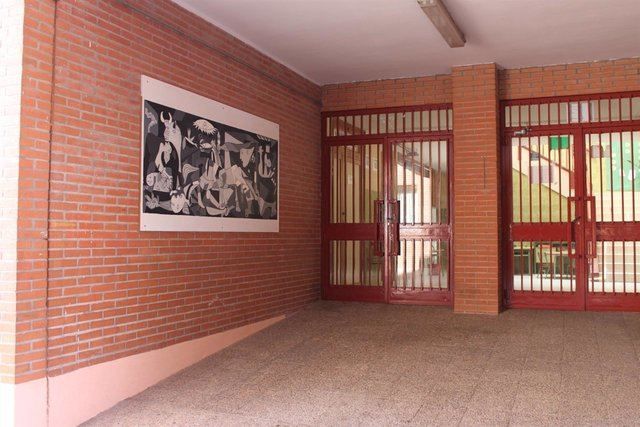 Entrada colegio Gregorio Marañón