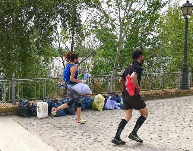 'Talaplogging' une el deporte y el medioambiente para acabar con la basura en los espacios verdes de Talavera