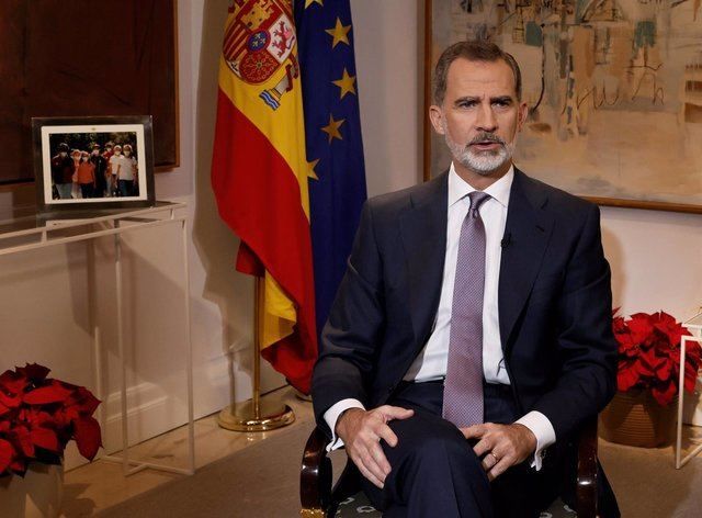 El Rey Felipe VI ofrece su tradicional discurso de Nochebuena desde el Palacio de la Zarzuela, a 24 de diciembre de 2021, en Madrid (España). - Pool