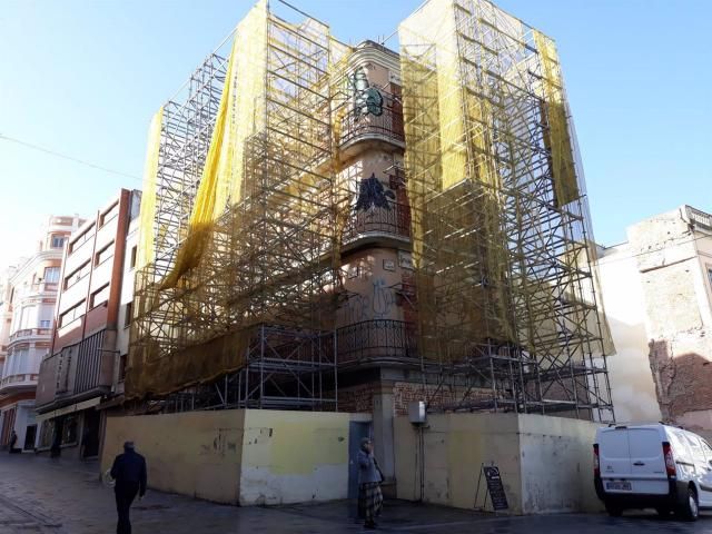 Andamio de la fachada del 'Maragato' en la plaza Mayor de Guadalajara