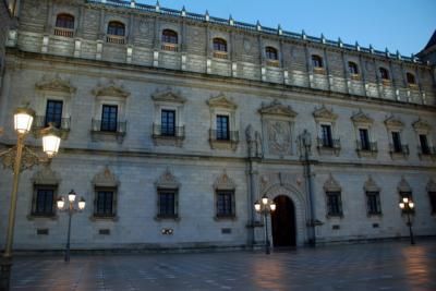 Desalojan a unas 100 personas del Museo del Ejército por un incendio