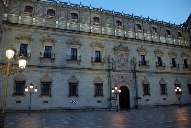 Desalojan a unas 100 personas del Museo del Ejército por un incendio