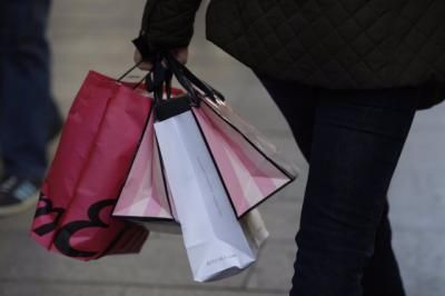 Casi el 50% de los castellanomanchegos ha gastado en las rebajas lo mismo que en 2022