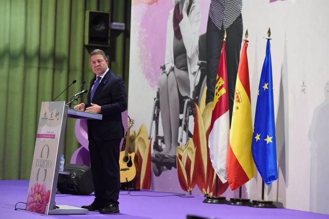 El presidente de C-LM, Emiliano García-Page, en el acto por el 8M - JCCM