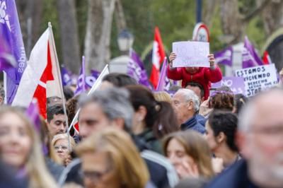 Las manifestaciones feministas eclipsan la polémica política en Castilla-La Mancha