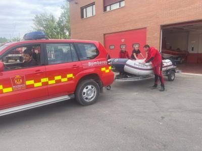 Los bomberos rescatan a un menor en el río