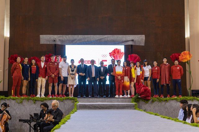 Joma y Toledo se unen en la presentación de la equipación de España para los JJOO de París