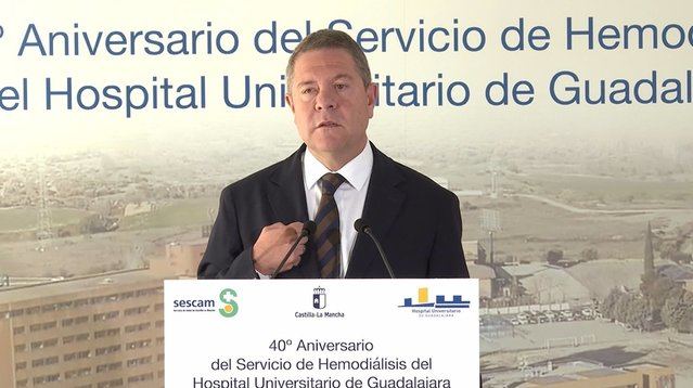 Emiliano García-Page durante el acto de 40 aniversario del servicio de hemodiálisis del Hospital de Guadalajara. - JCCM