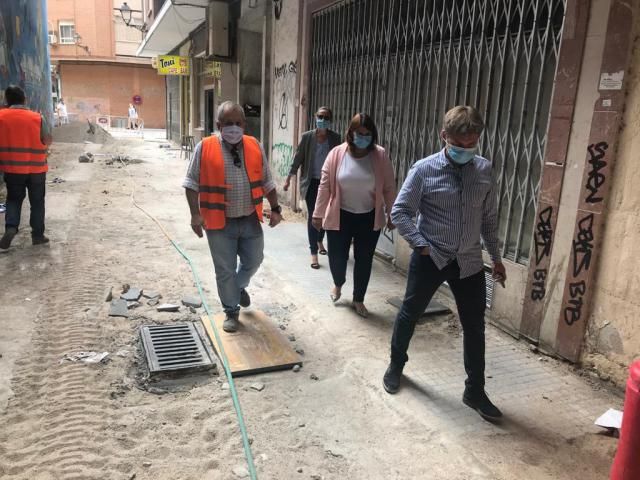 TALAVERA | Se reanudan las obras de pavimentación del callejón de Sombrerería