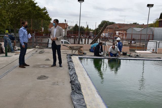 Obra integral en el pavimento de la piscina climatizada del JAJE