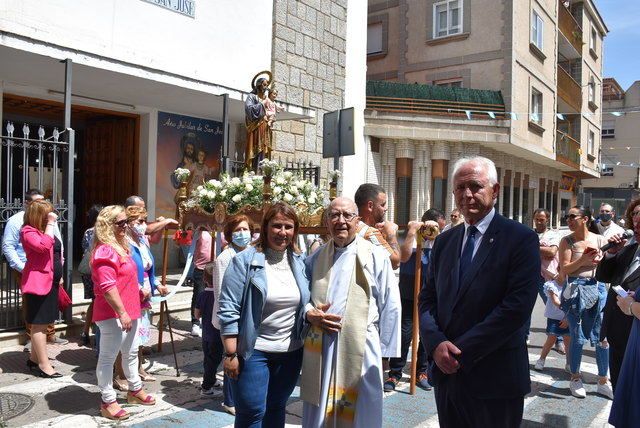 Tita García asiste a la misa y procesión en honor a San José en el barrio de Patrocinio