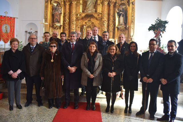 La consejera de Fomento asiste a la misa en honor a San Sebastián en la localidad toledana de Parrillas