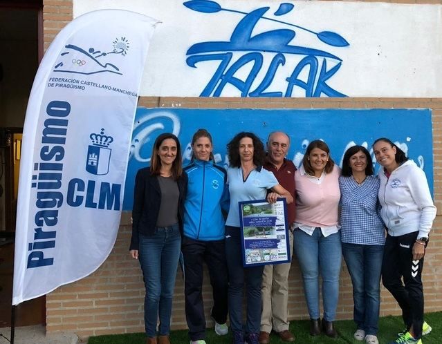 La consejera de Fomento visita las instalaciones del Club de Piragüismo Talavera-Talak