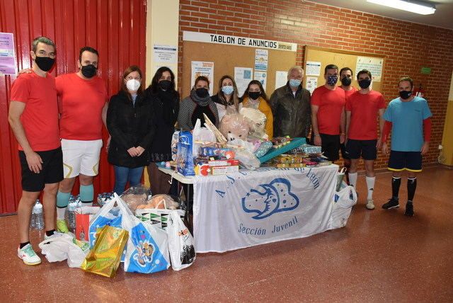 El fútbol sala se vuelca recogiendo juguetes para los niños de Talavera