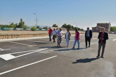 Tita García visita el nuevo aparcamiento de la estación de tren