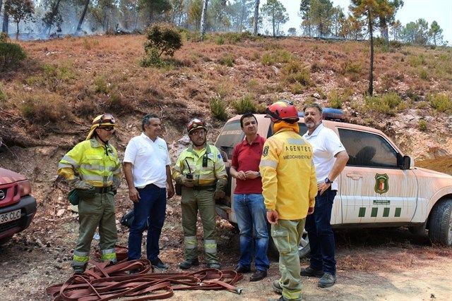 El fuego de Yeste podría llegar a quemar 7.000 hectáreas si se propaga por un barranco cercano