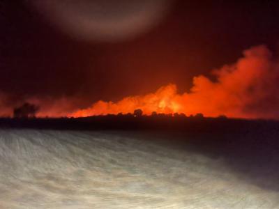 El Casar de Escalona: Los Bomberos luchan durante la madrugada contra un incendio en plenas fiestas