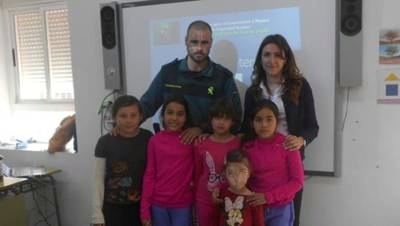 Buscan familias con hijos para mantener abierto el colegio de Garciotum