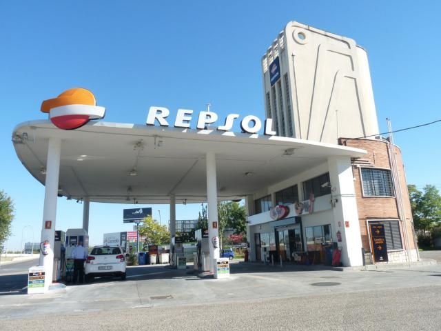 Repsol explica su problema existente ante el pico de demanda para repostar