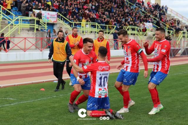 Los locales festejan el único gol del partido.