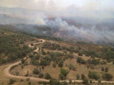 Más de 100 personas y 22 medios participan en la extinción del fuego declarado en Campillo de Altobuey