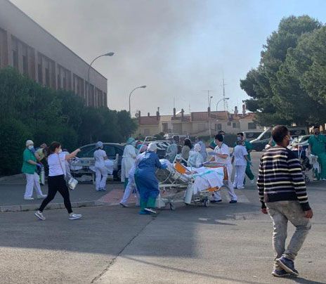 ÚLTIMA HORA | Todo el hospital evacuado: el incendio se declaró en el sótano