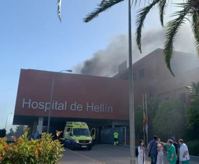 ÚLTIMA HORA | Controlado el incendio del Hospital de Hellín