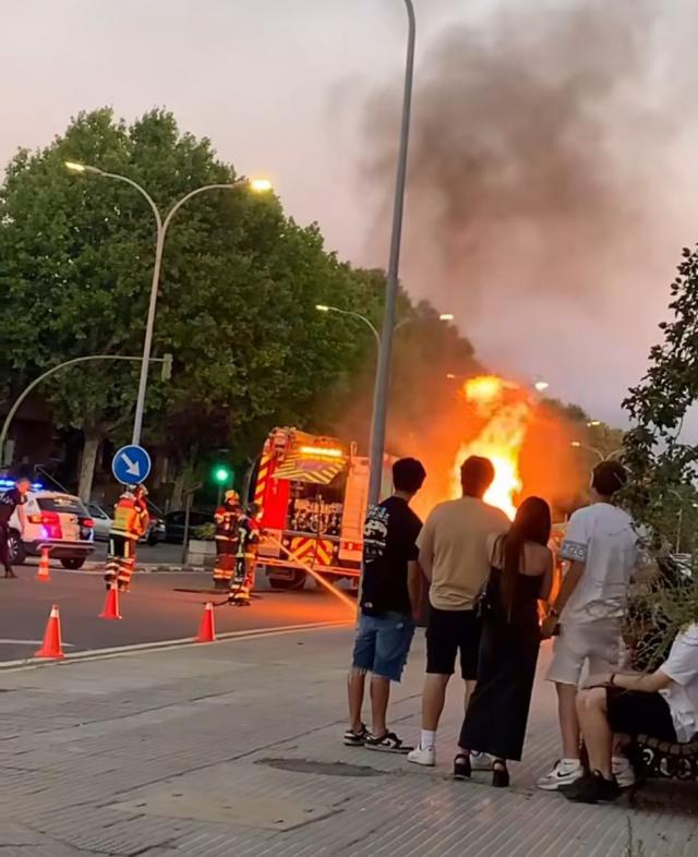 Otro incendio, mismo sitio: sale ardiendo un contenedor de papel en Talavera