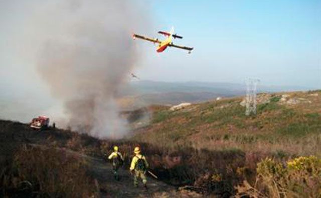 Medios de Castilla-La Mancha participan en el incendio del Jerte