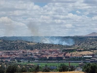 Declarado un incendio forestal en el campo de maniobras de la Academia de Infantería 