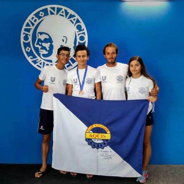 En la fotografía de izquierda a derecha: Dilan Terán, Jaime Ramírez, Samuel Moreno (entrenador) y Marta Martín