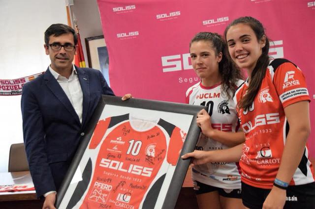 La Fundación Soliss renueva su patrocinio con el equipo femenino del Balonmano Pozuelo de Calatrava