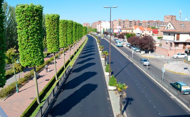 Empiezan las labores de pintado para la Avenida de Madrid