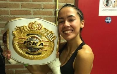 Lara Fernández, de Cebolla, se proclama campeona del mundo de Muay Thai