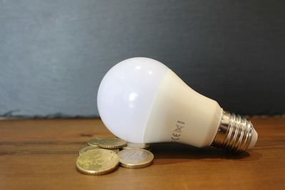 El precio de luz cae un 7,4% este domingo por tercer día 
 