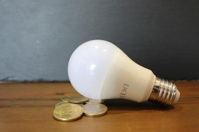 Ahorrar en la factura de la luz con la vuelta al cole es posible